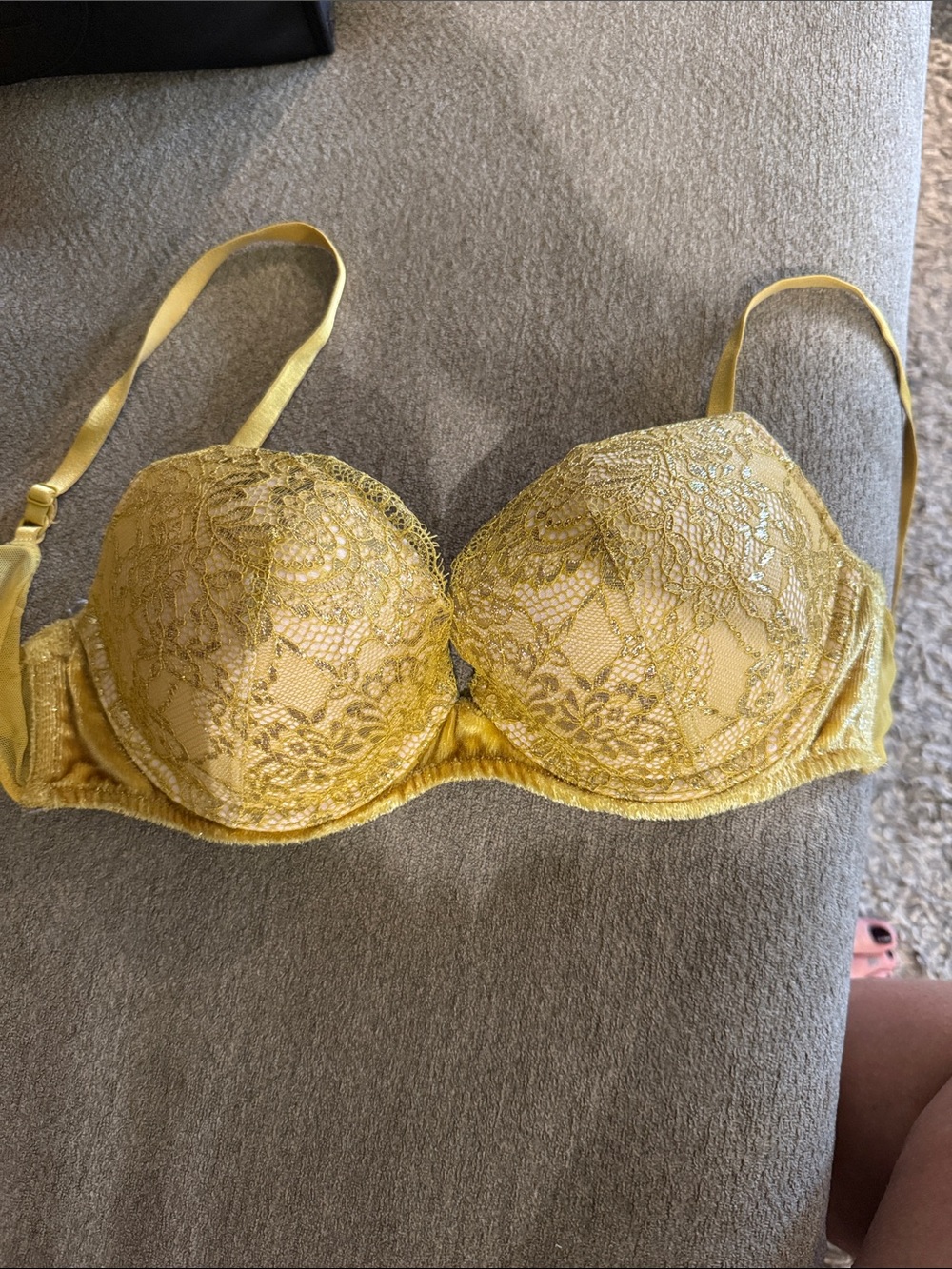 Very sexy Victoria’s Secret Lace Push-Up Bra in gold/mustard 36b